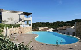 Residence Con Piscina A 4 Km Da Baja Sardinia